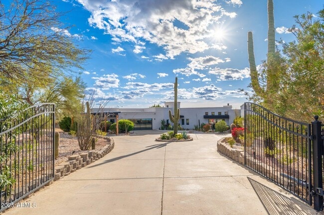 Building Photo - 9525 E Buckskin Trail