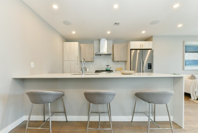 Building Photo - 14-16-16 Newport St