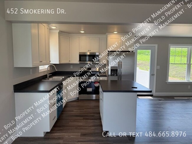 Building Photo - 452 Smokering Dr