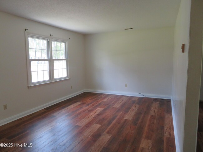 Building Photo - 302 Luann Rd