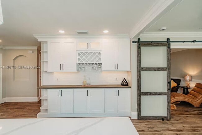 Building Photo - 9675 SW Anchor