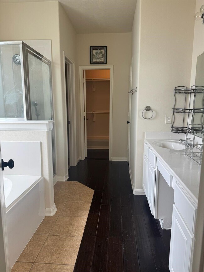 Building Photo - 7519 Chathan Glen Ln