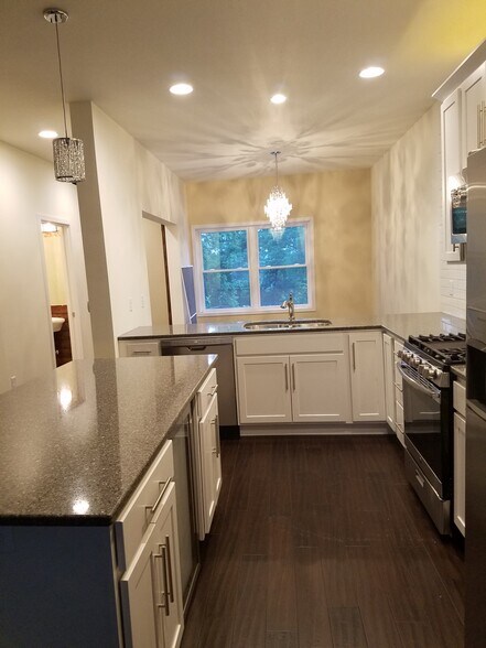 Building Photo - 1408 Sunset Ct