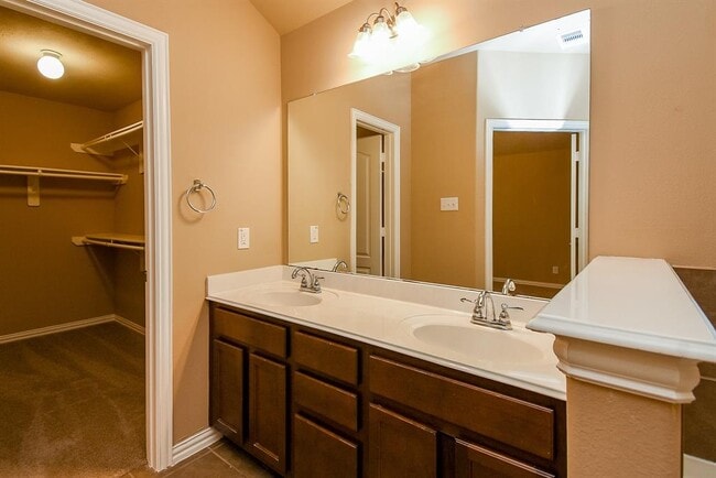 Building Photo - 26923 Glacier Creek Dr