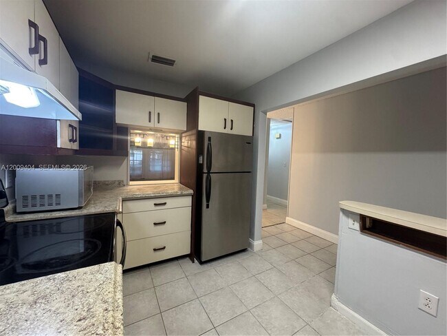 Building Photo - 1140 NW 85th Ave