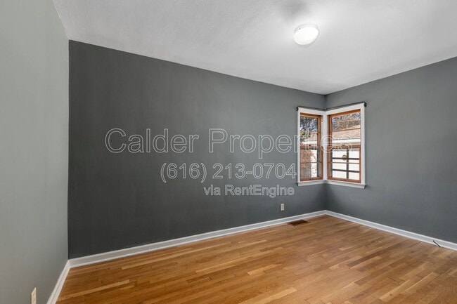 Building Photo - 1115 Lake Michigan Dr NW