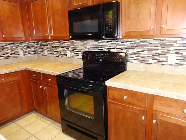 Building Photo - 405 Crystal Oaks Ln