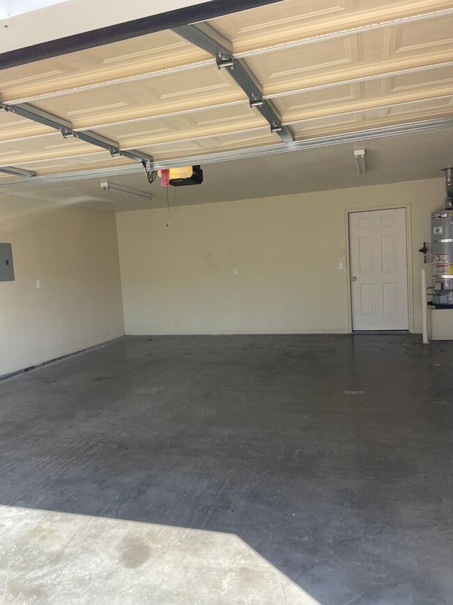 Building Photo - Great 3 bedroom, 2 bathroom home in Hurricane!!