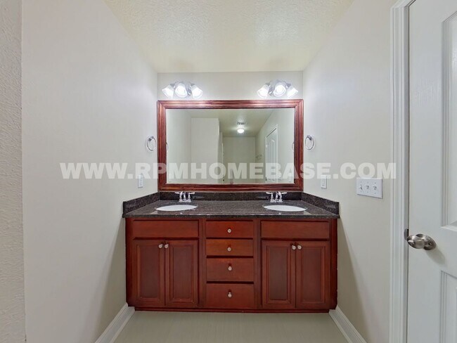 Building Photo - Freshly Updated 3-Bedroom Townhome in Reserve Pointe, Navarre
