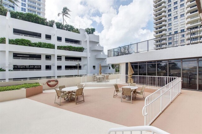 Building Photo - 6423 Collins Ave