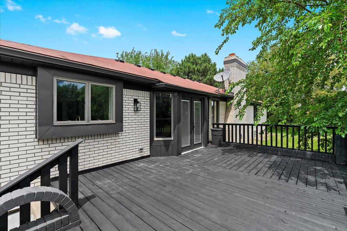 Building Photo - 40526 Woodside Dr