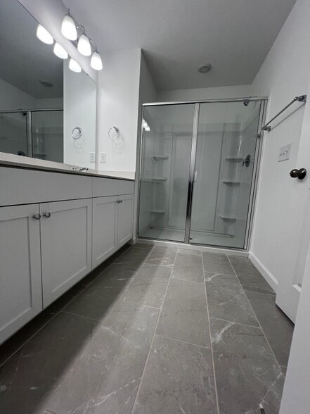 Building Photo - 176 Kobus Ct