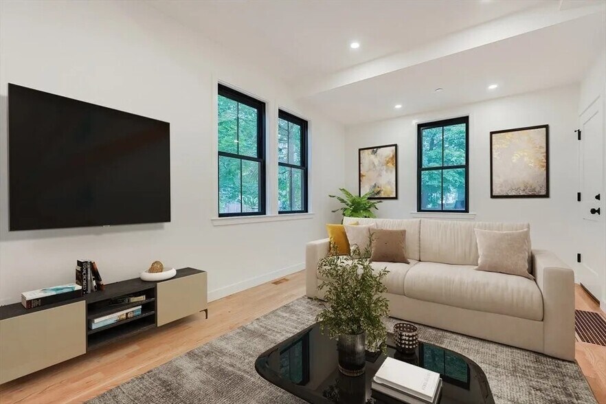 Building Photo - 12 George St