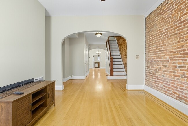 Building Photo - 1112 S Bouldin St