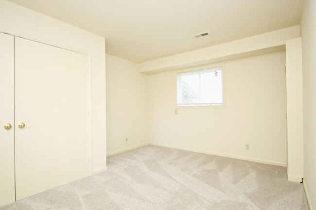 Building Photo - Student-Friendly Home, Minutes From The Da...