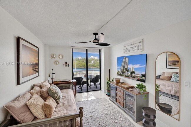 Building Photo - 20515 E Country Club Dr