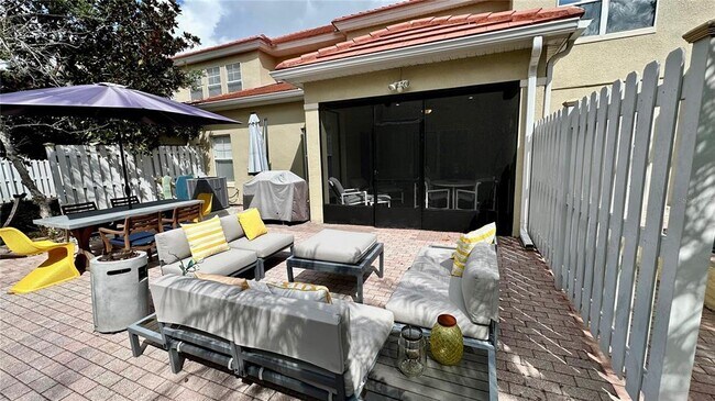 Building Photo - 6826 Sorrento St