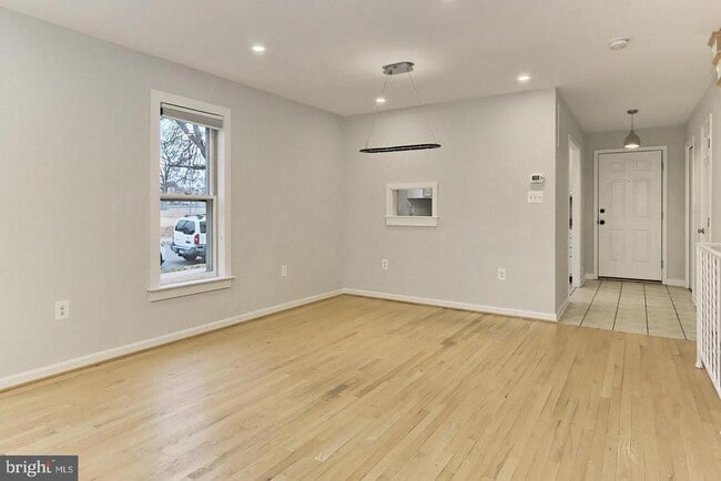 Building Photo - 1024 N Monroe St