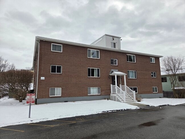 Building Photo - 586 Boston Post Rd E