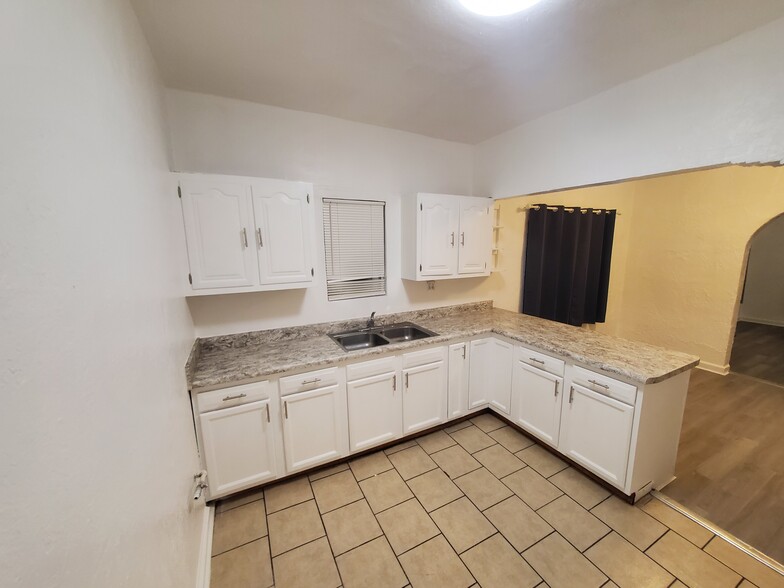 Kitchen - 2008 N Copia St