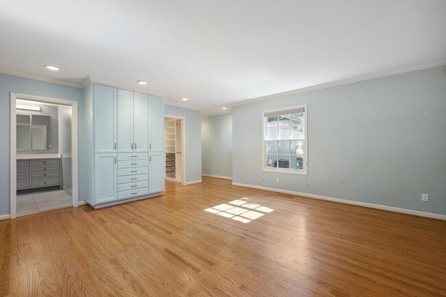 Building Photo - Charming 3-Bedroom Home with Office in desirable Old Palo Alto neighborhood Avail Feb 7th