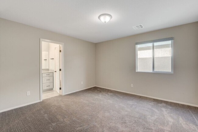 Building Photo - Don't miss this Top Notch 4 Bedroom, Beaut...