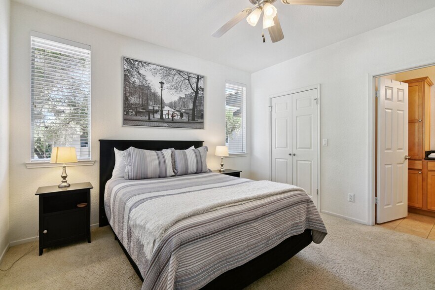 Building Photo - 7009 E Acoma Dr