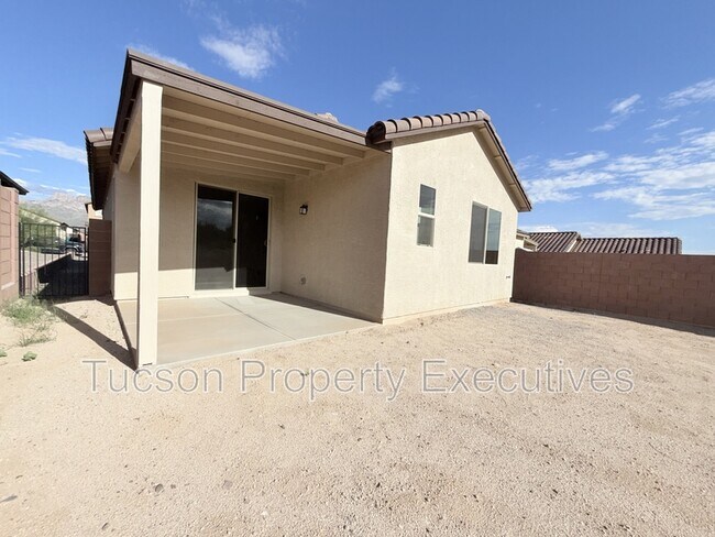 Building Photo - 9329 N Peridot Vis Ave