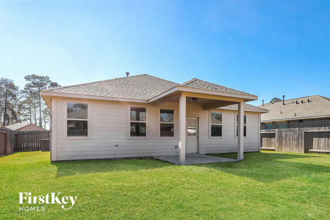 Building Photo - 15149 Meadow Glen S