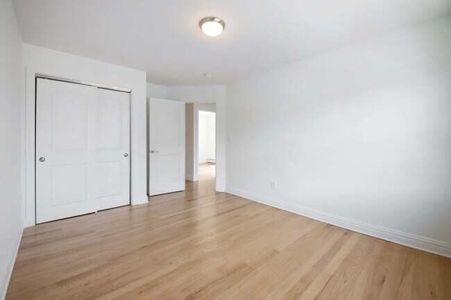 Building Photo - 307 9th St