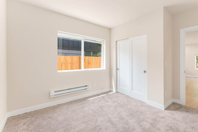 Building Photo - Live in the Heart of North Seattle – 2-Bedroom Home!