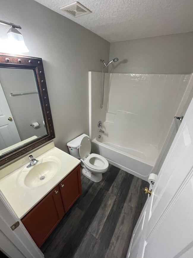 Building Photo - 421 Brooklet Cir