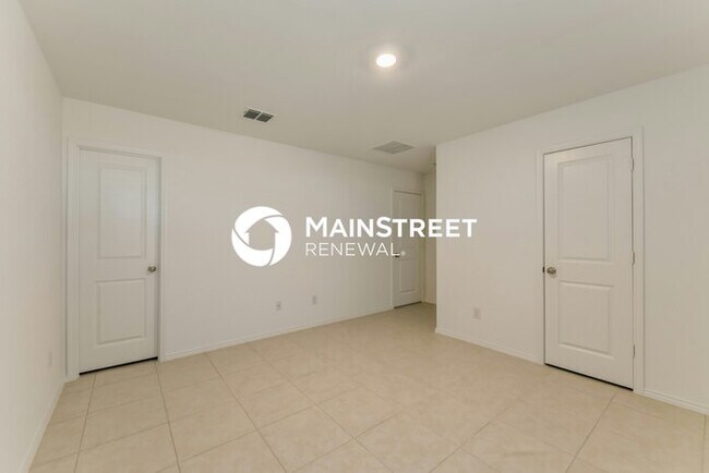 Building Photo - 3 Bedroom Pet-Friendly Home in Fort Worth, TX with Main Street Renewal
