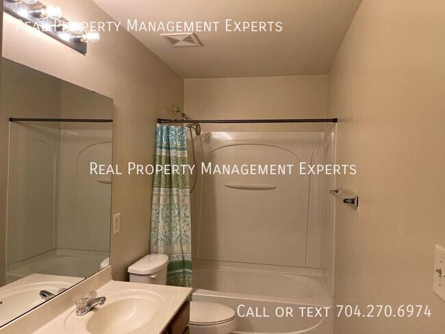 Building Photo - 15750 Normans Landing Dr