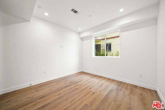 Building Photo - 1520 Magnolia Ave