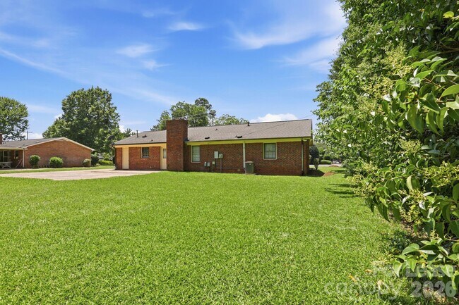 Building Photo - 4609 Randolph Rd