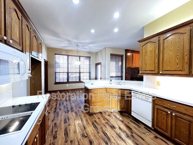 Building Photo - 113 S Mustang Rd