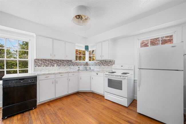 Building Photo - 1955 Lexington St