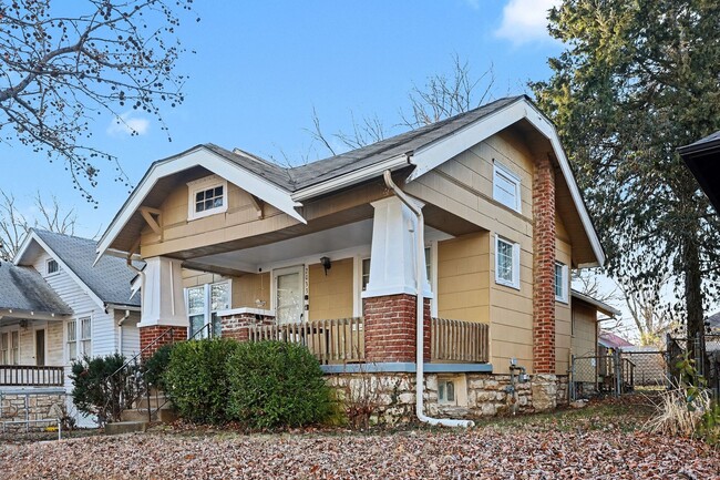 Building Photo - Beautiful 2 Bedroom 1 Bathroom house in Kansas City!