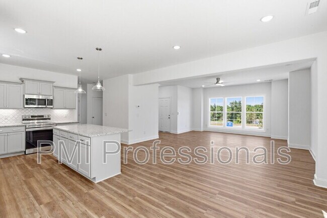 Building Photo - 406 Legends Court