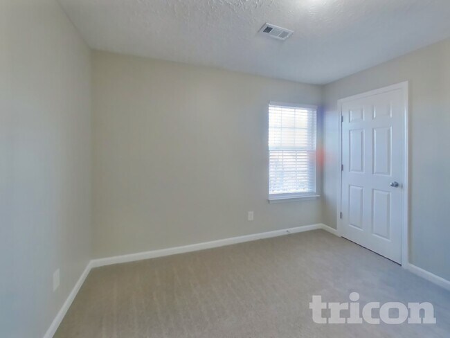 Building Photo - 3011 Deer Trail Dr