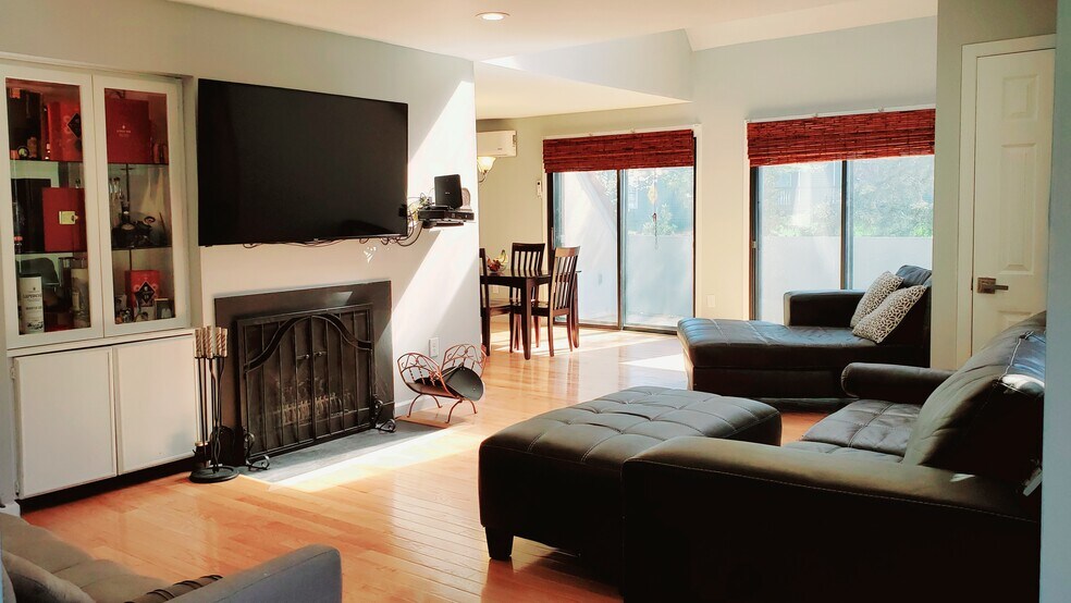 Building Photo - 14 Cerone Ct