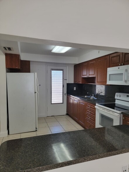 Building Photo - 2005 Sans Souci Blvd