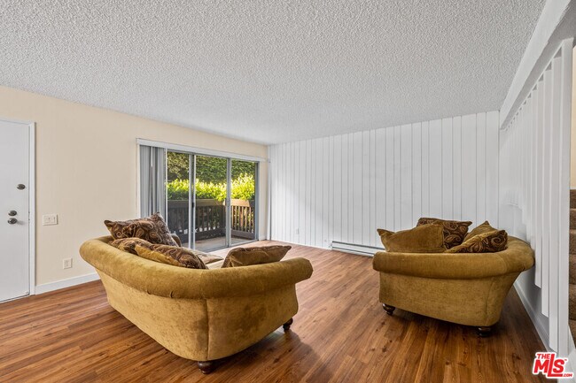 Building Photo - 348 Miraleste Dr