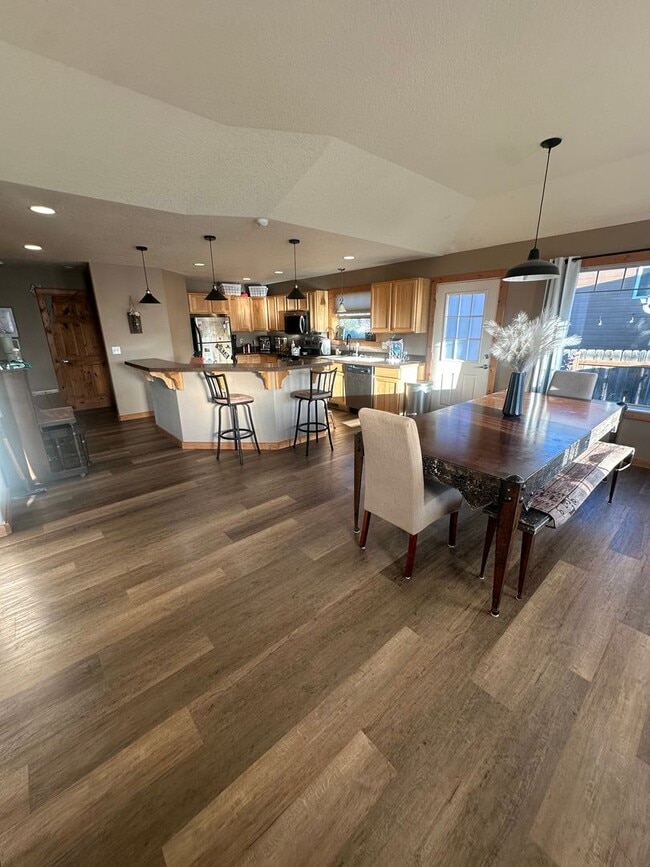 Building Photo - Beautiful West Kalispell Home