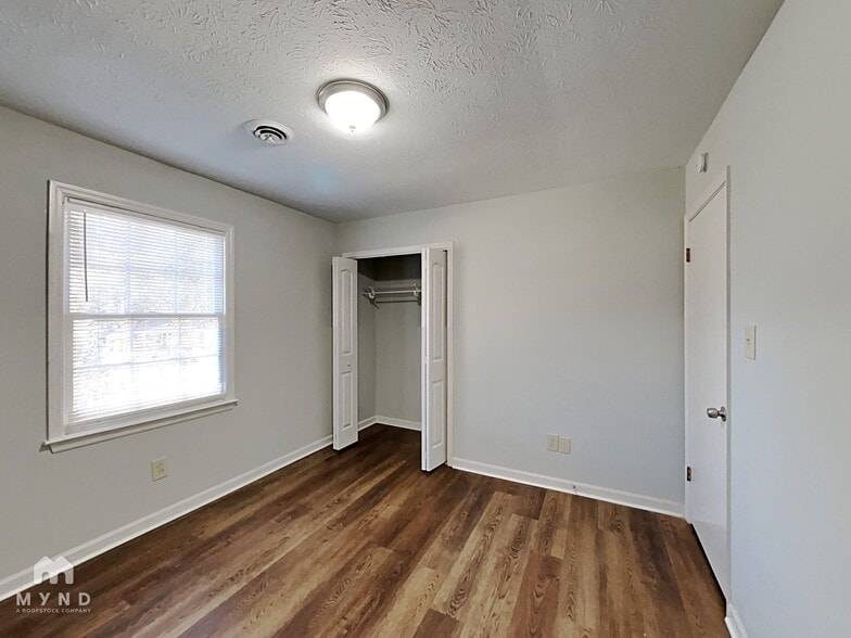 Building Photo - 421 Cabriolet Ct