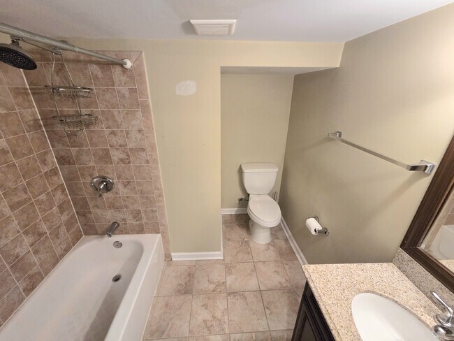 Building Photo - 108 N Gladden St