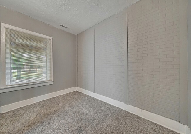 Building Photo - 820 Charleston St