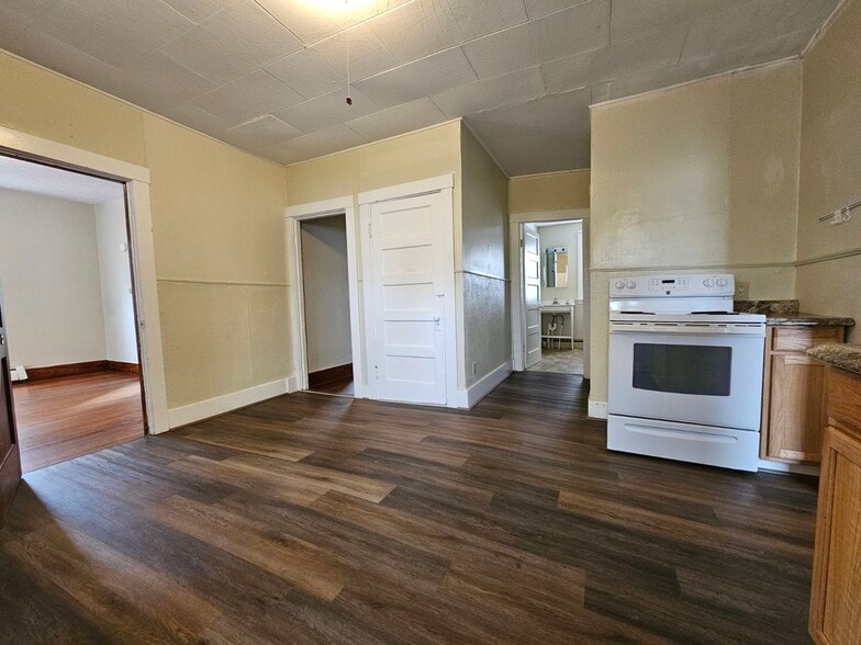 Building Photo - 13 Grove St