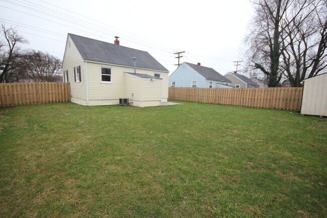 Building Photo - Renovated 2 Bedroom, 1 Bath Single-Family Home